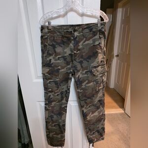 American Eagle Outfitters Camo Flex Cargo Pants - Olive Green